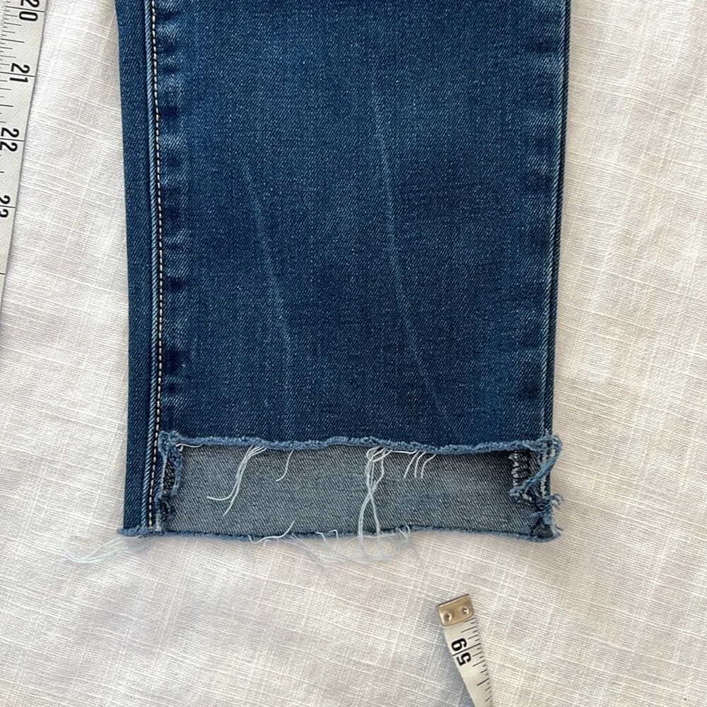 Women Levi’s Revel size 31. Demi curve skinny